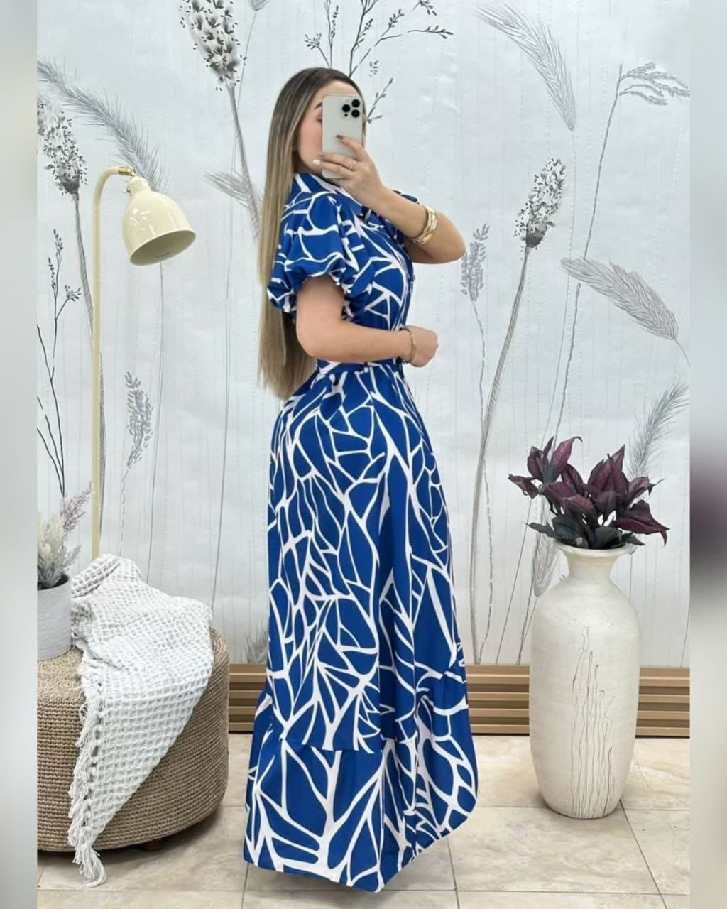 Vestido Maxocamisero Largo con Estampado Orgánico y Cinturón