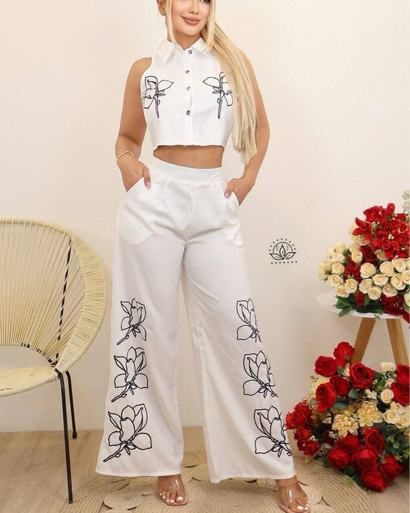 Conjunto de Dos Piezas con Bordado Floral Minimalista